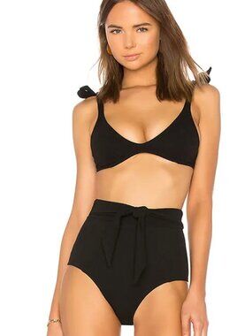 SUBOO Bow Bikini Top in black. size US 4